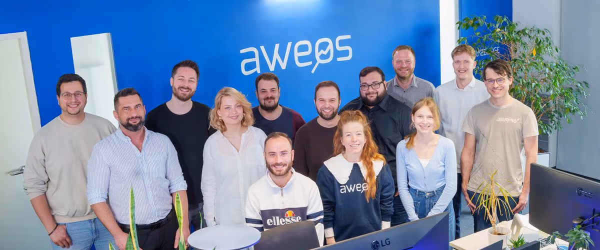 Das Team der AWEOS GmbH aus Solingen, das die CRM-Systeme entwickelt und selbst täglich damit arbeitet