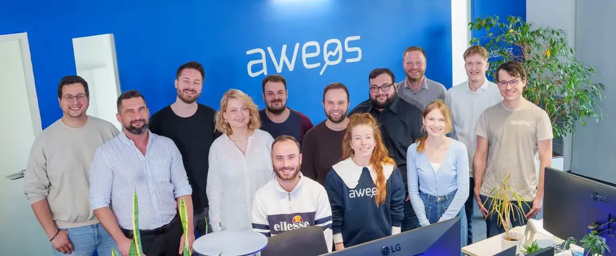 Das Team der AWEOS GmbH aus Solingen, das die CRM-Systeme entwickelt und selbst täglich damit arbeitet